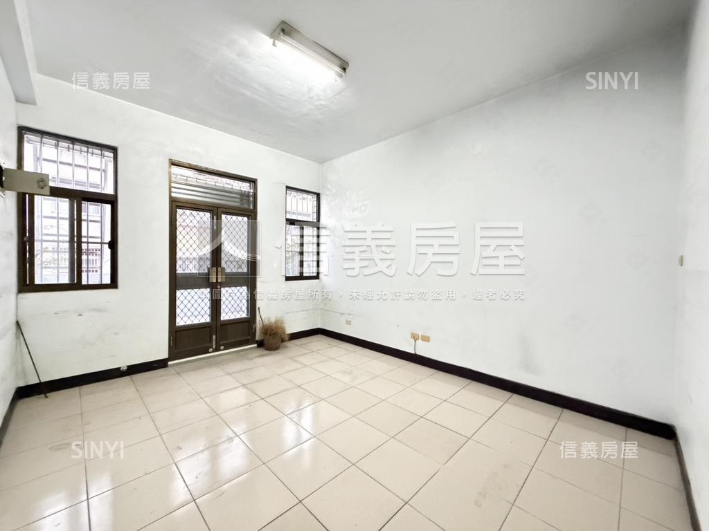 近綠園道無夾層活巷透天房屋室內格局與周邊環境