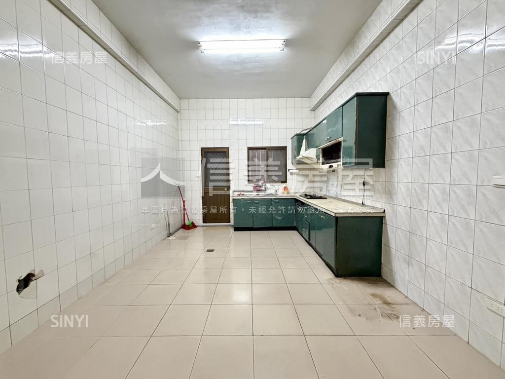 近綠園道無夾層活巷透天房屋室內格局與周邊環境