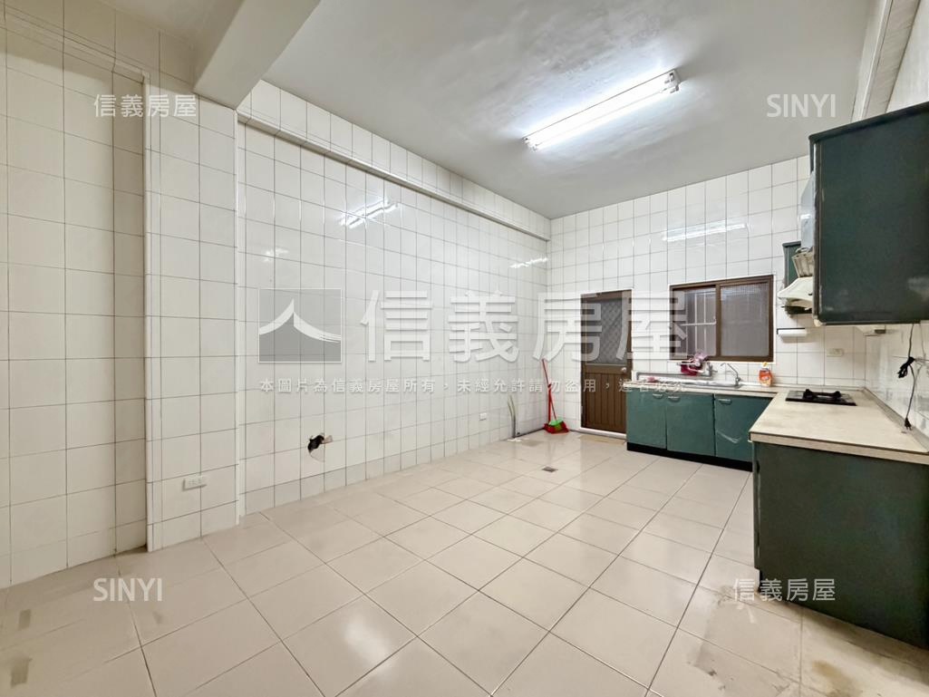 近綠園道無夾層活巷透天房屋室內格局與周邊環境