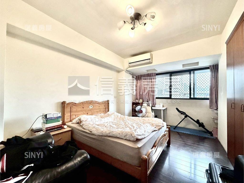 電梯３房平車臨梅川步道房屋室內格局與周邊環境