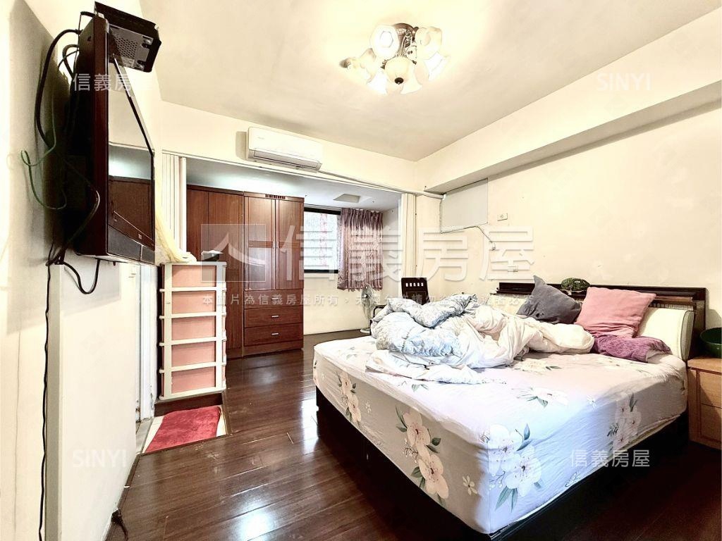 電梯３房平車臨梅川步道房屋室內格局與周邊環境