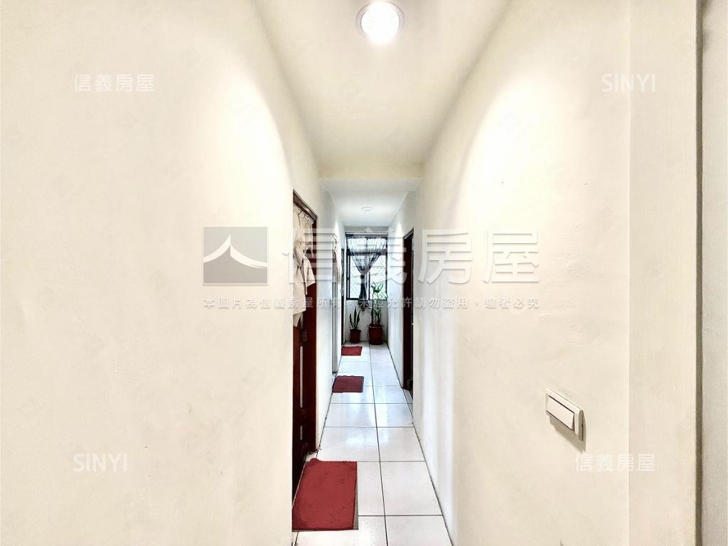 電梯３房平車臨梅川步道房屋室內格局與周邊環境