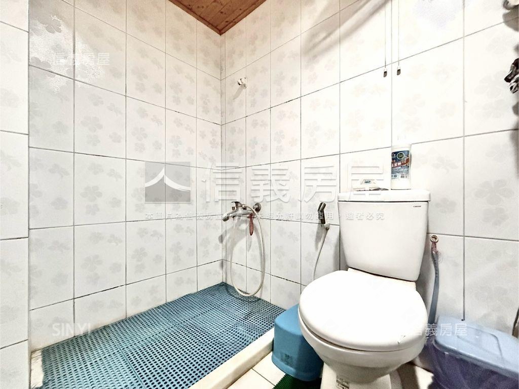 電梯３房平車臨梅川步道房屋室內格局與周邊環境