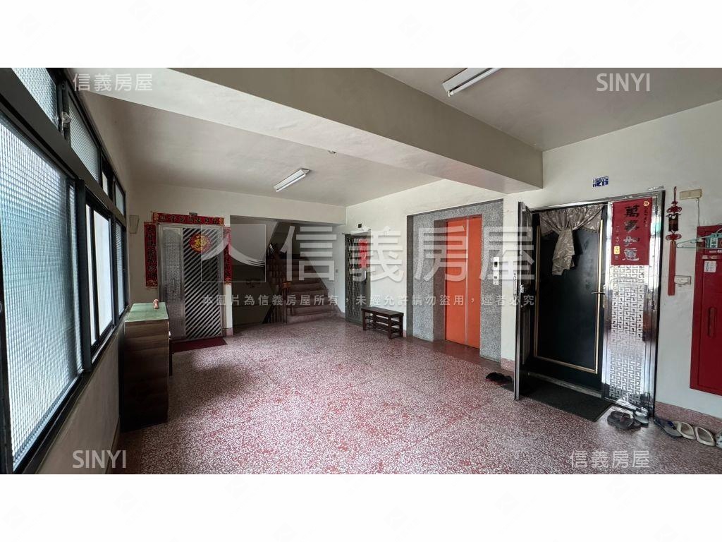 電梯３房平車臨梅川步道房屋室內格局與周邊環境