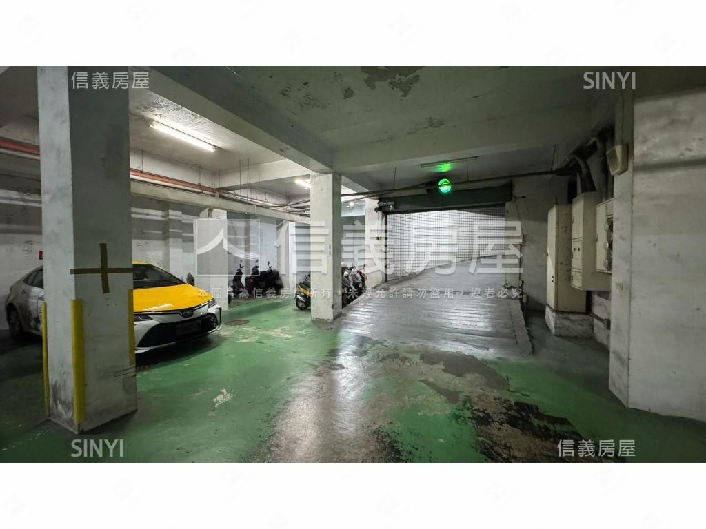 電梯３房平車臨梅川步道房屋室內格局與周邊環境