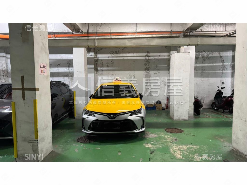 電梯３房平車臨梅川步道房屋室內格局與周邊環境