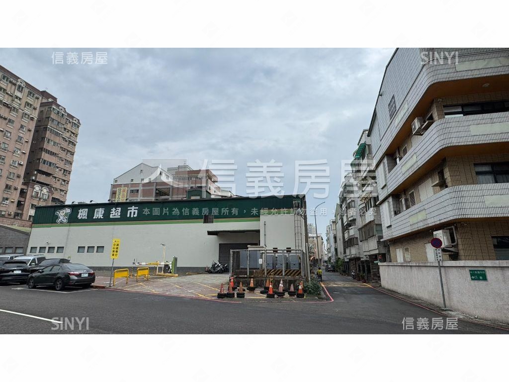 電梯３房平車臨梅川步道房屋室內格局與周邊環境