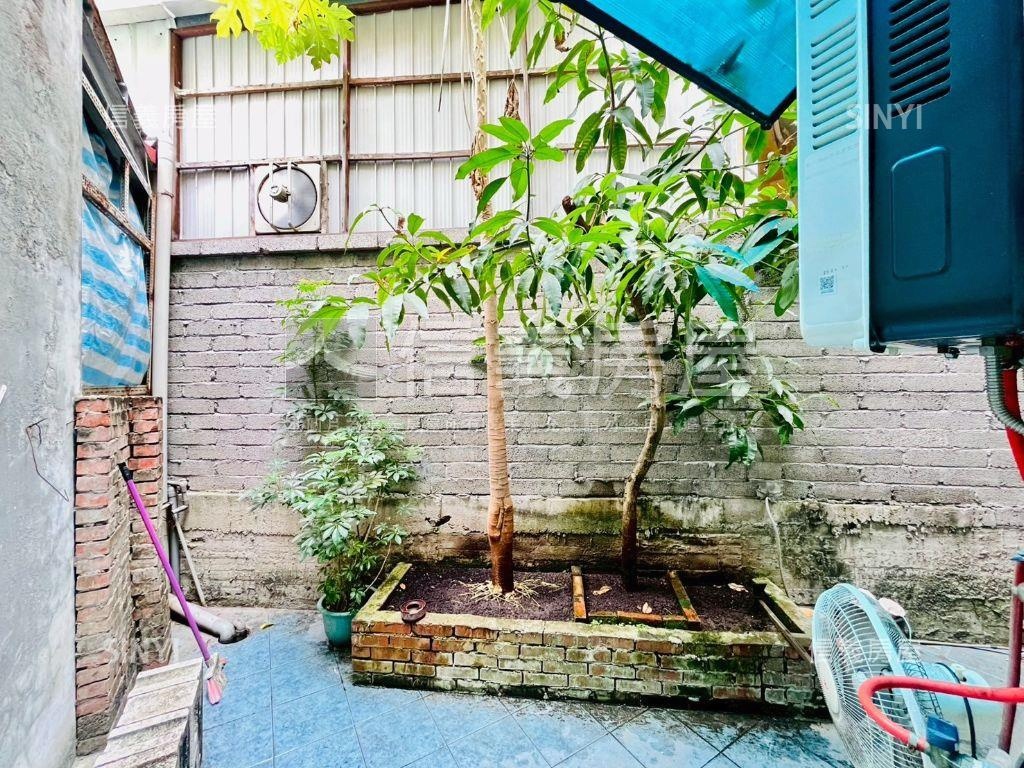 近新光國中四房透天房屋室內格局與周邊環境