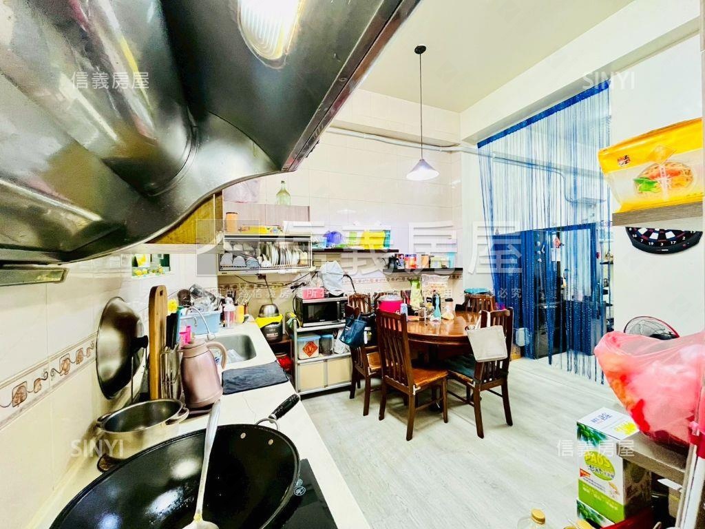 近新光國中四房透天房屋室內格局與周邊環境