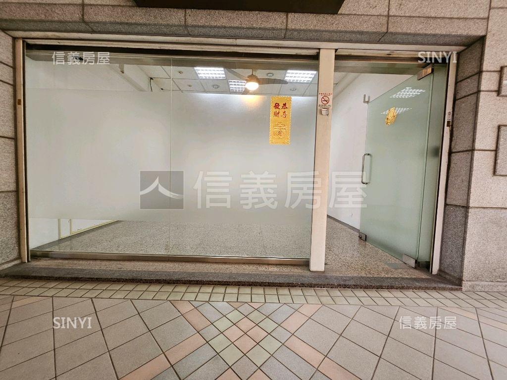 登峰２１優質美店面附車位房屋室內格局與周邊環境