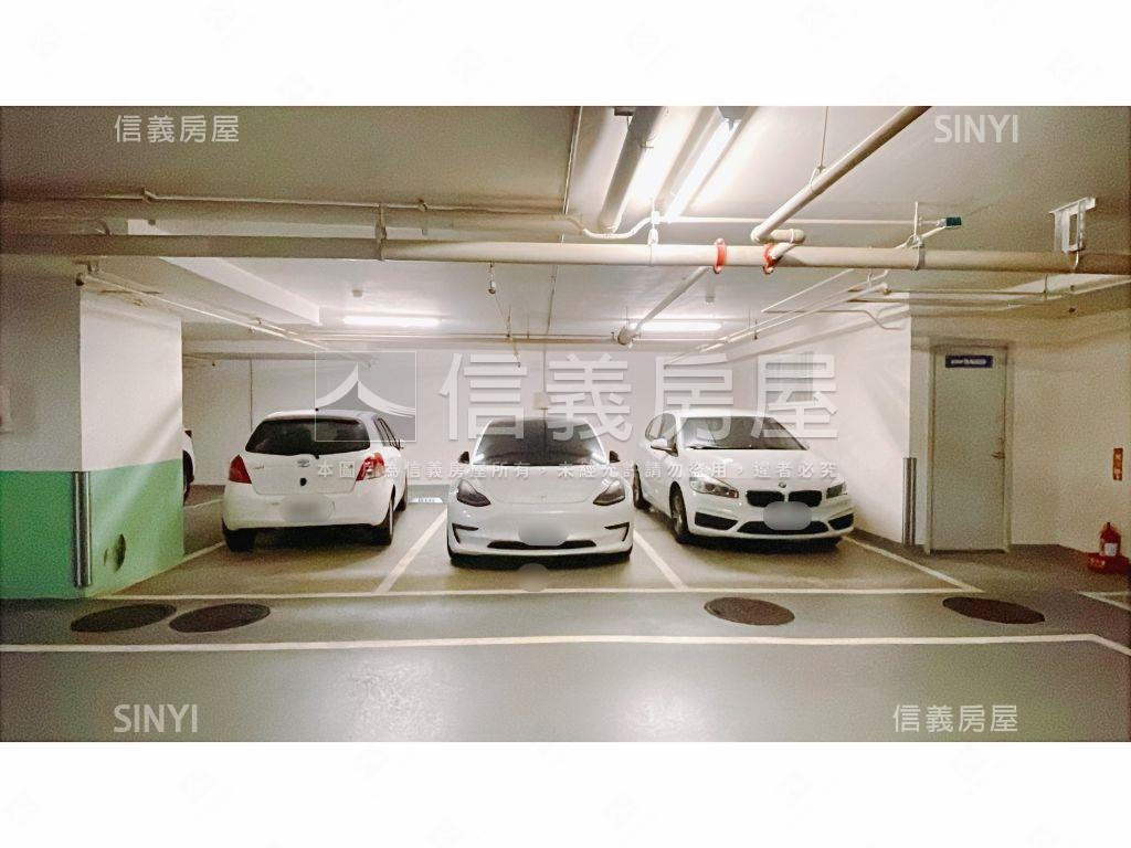 專任超強世紀雙星三房平車房屋室內格局與周邊環境