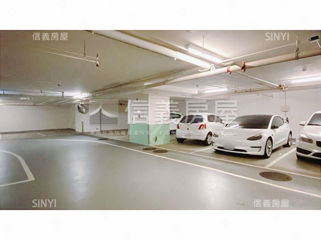 專任超強世紀雙星三房平車房屋室內格局與周邊環境