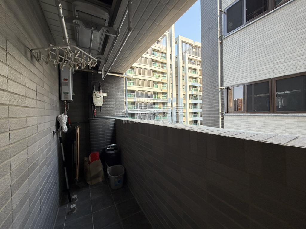 中路特區優質電梯兩房車位房屋室內格局與周邊環境