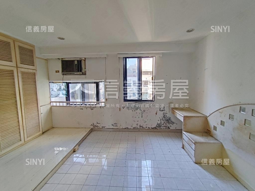 市府高樓景觀樓中樓附平車房屋室內格局與周邊環境