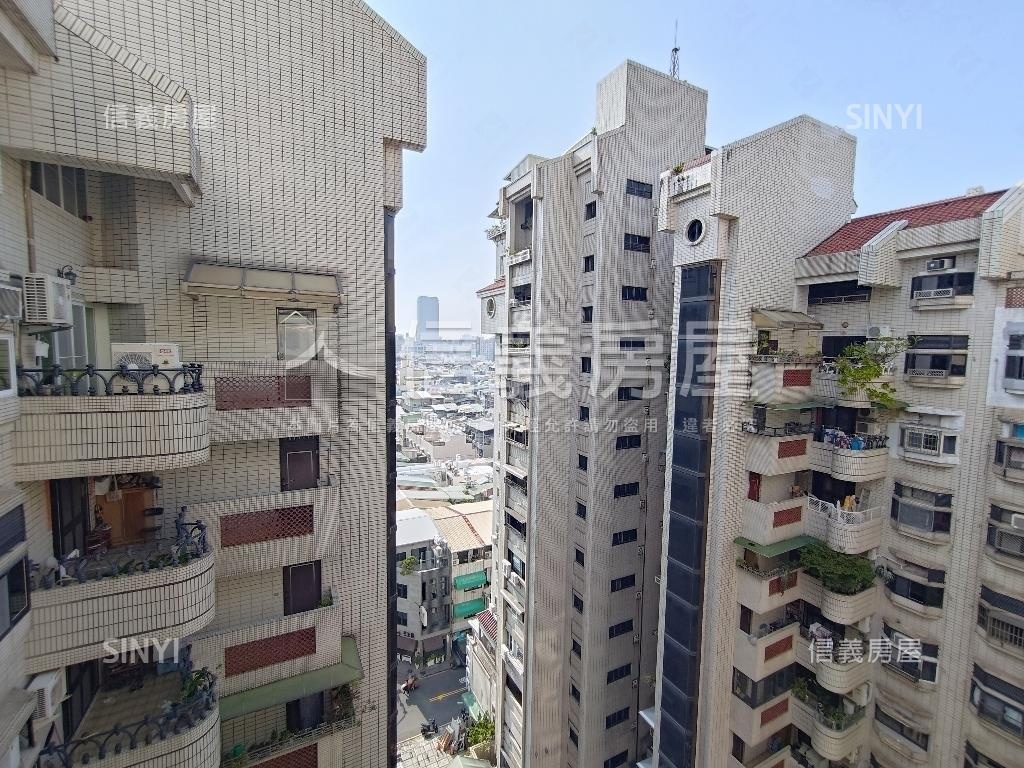 市府高樓景觀樓中樓附平車房屋室內格局與周邊環境