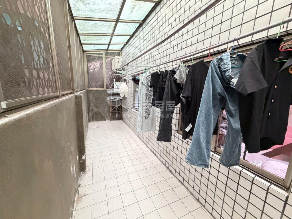 何厝挑高一樓戶！三房車位房屋室內格局與周邊環境