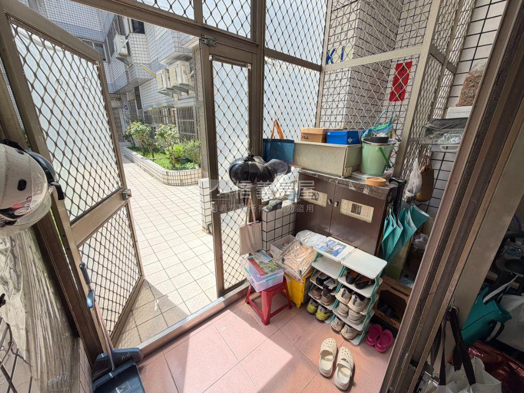 何厝挑高一樓戶！三房車位房屋室內格局與周邊環境