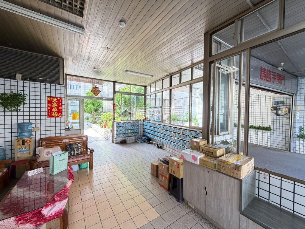 何厝挑高一樓戶！三房車位房屋室內格局與周邊環境