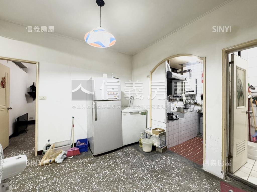 江子翠稀有公寓三樓房屋室內格局與周邊環境