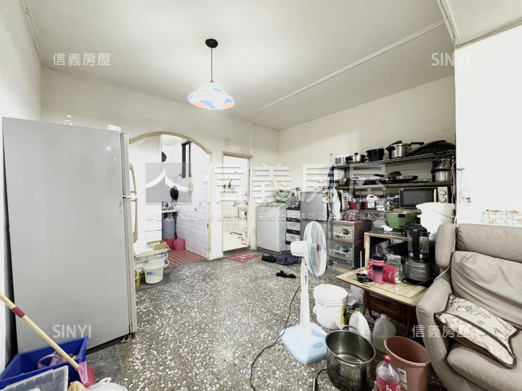 江子翠稀有公寓三樓房屋室內格局與周邊環境