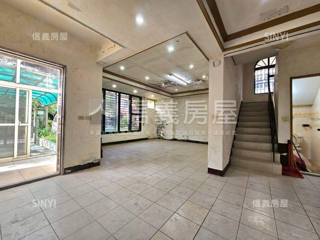 稀有！小城獨棟透天宅房屋室內格局與周邊環境