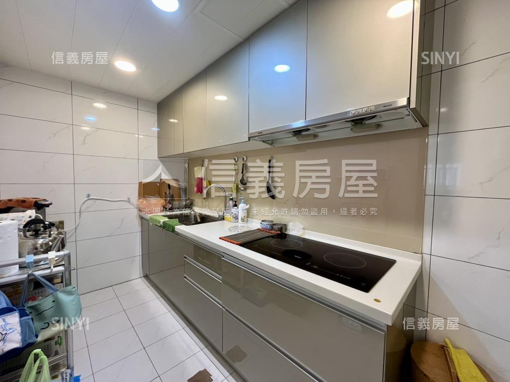 【專任】三房方正精美裝潢房屋室內格局與周邊環境