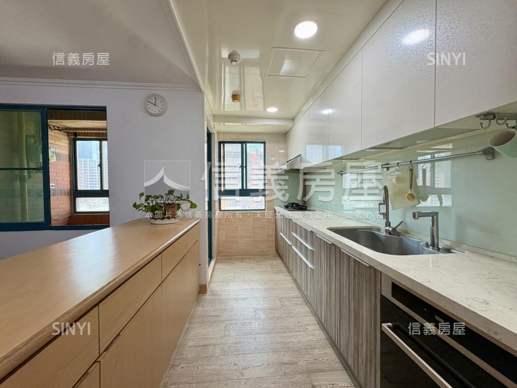 藝文氣派邊間四房平面車位房屋室內格局與周邊環境