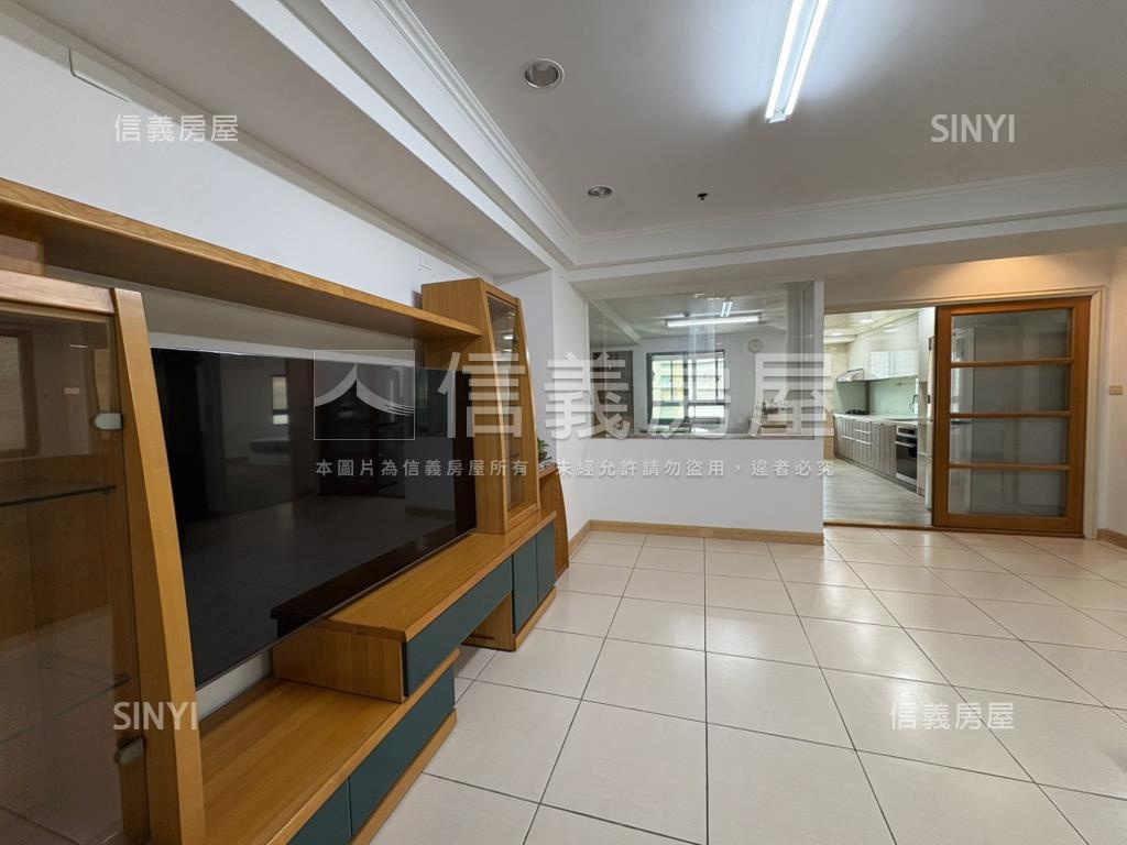 藝文氣派邊間四房平面車位房屋室內格局與周邊環境