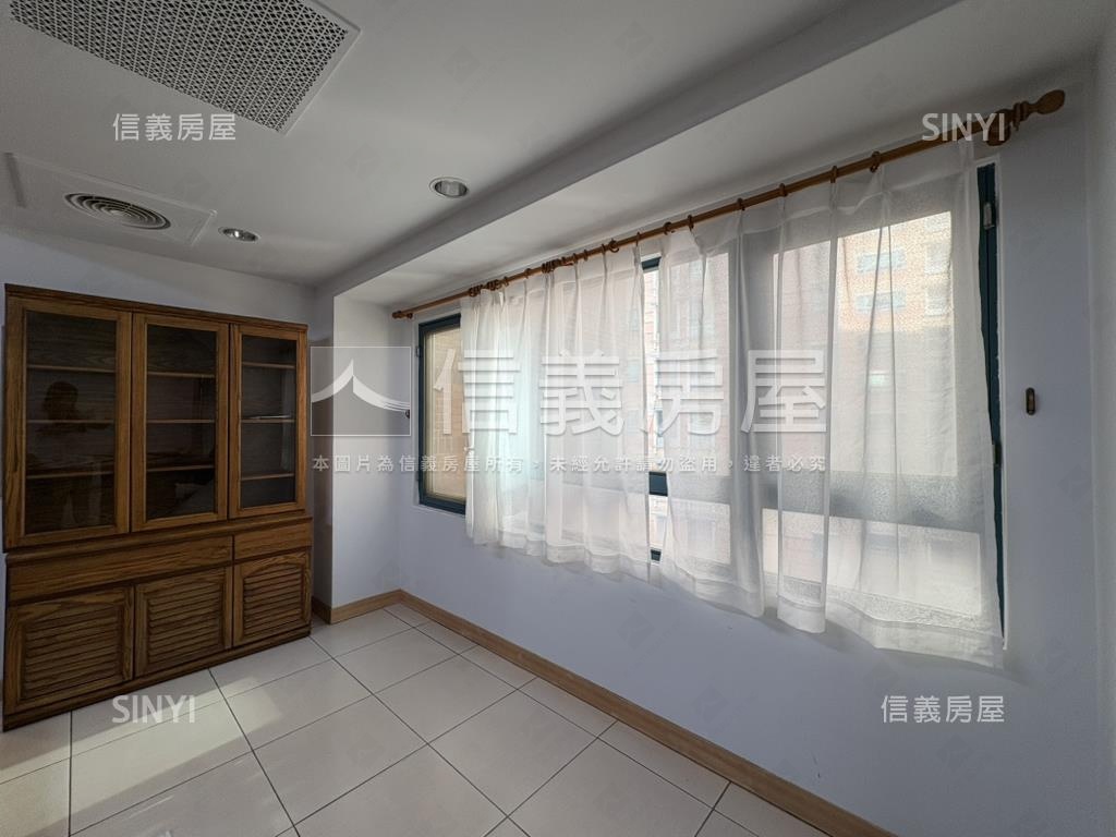 藝文氣派邊間四房平面車位房屋室內格局與周邊環境