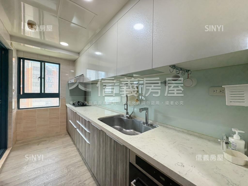 藝文氣派邊間四房平面車位房屋室內格局與周邊環境