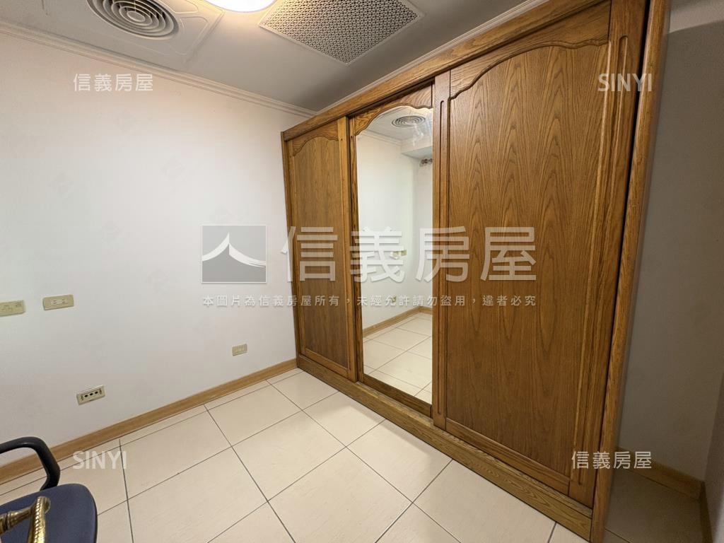 藝文氣派邊間四房平面車位房屋室內格局與周邊環境