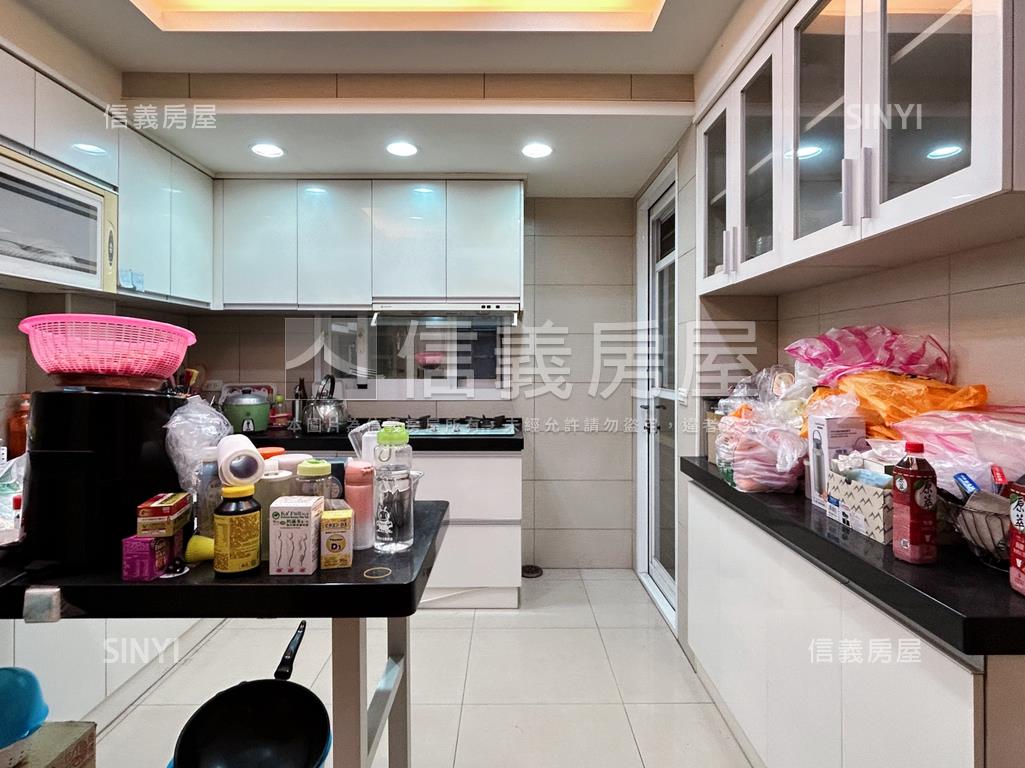 石牌捷運方正公寓一樓房屋室內格局與周邊環境