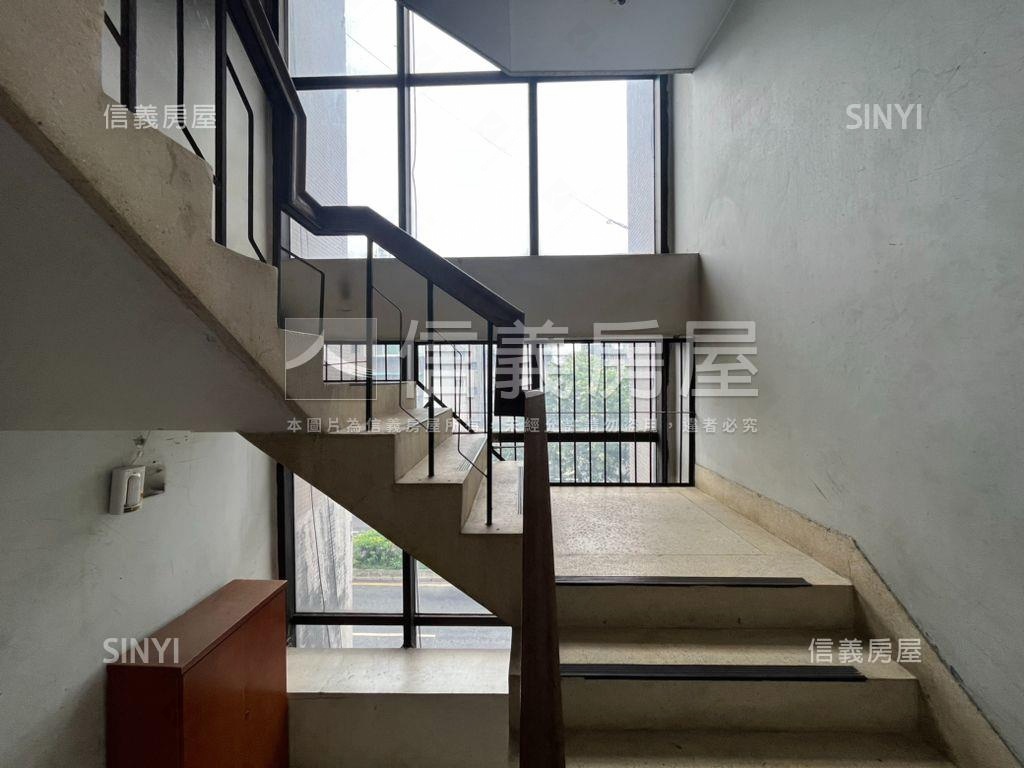 雙併邊間方正華廈好採光房屋室內格局與周邊環境