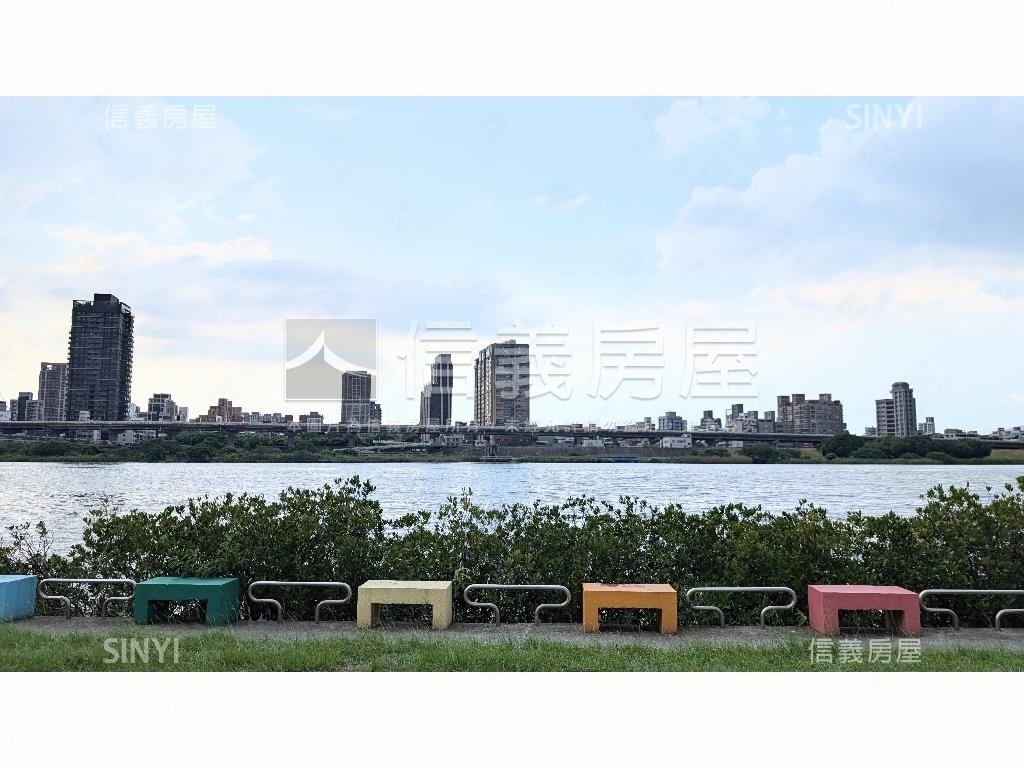 雙併邊間方正華廈好採光房屋室內格局與周邊環境