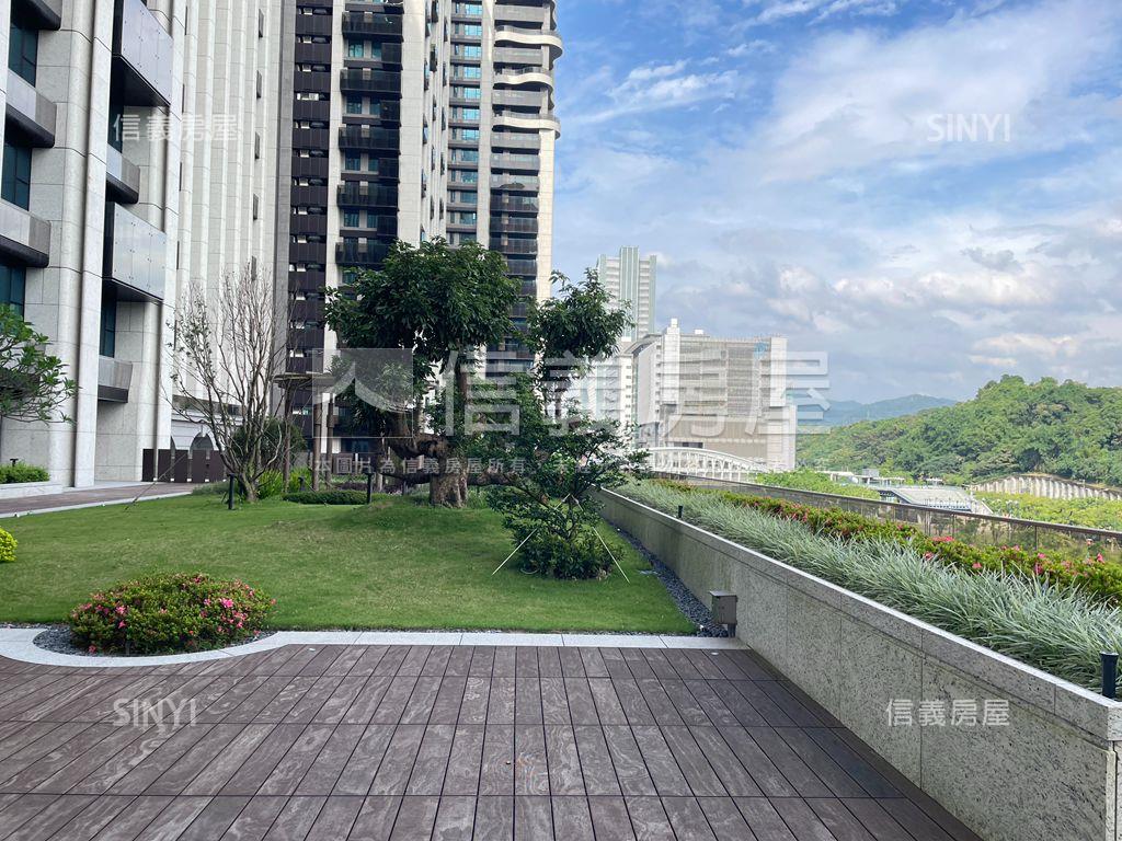 南港指標Ω世界明珠房屋室內格局與周邊環境