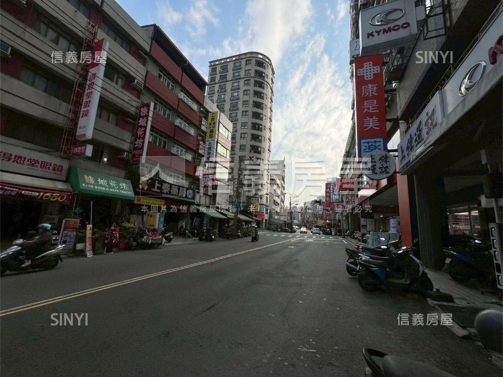 近鼎山家樂福三房浪漫滿屋房屋室內格局與周邊環境