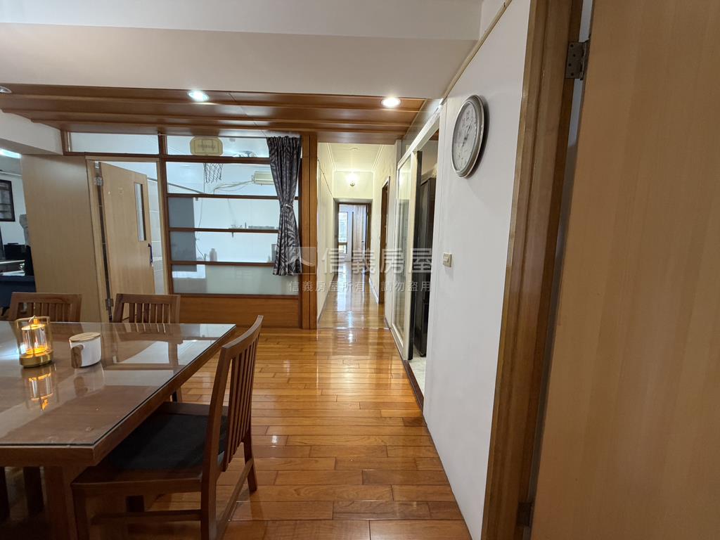 仰德高雅裝潢河岸景觀大戶房屋室內格局與周邊環境