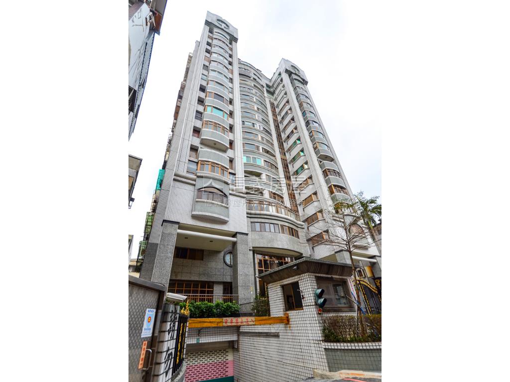仰德高雅裝潢河岸景觀大戶房屋室內格局與周邊環境