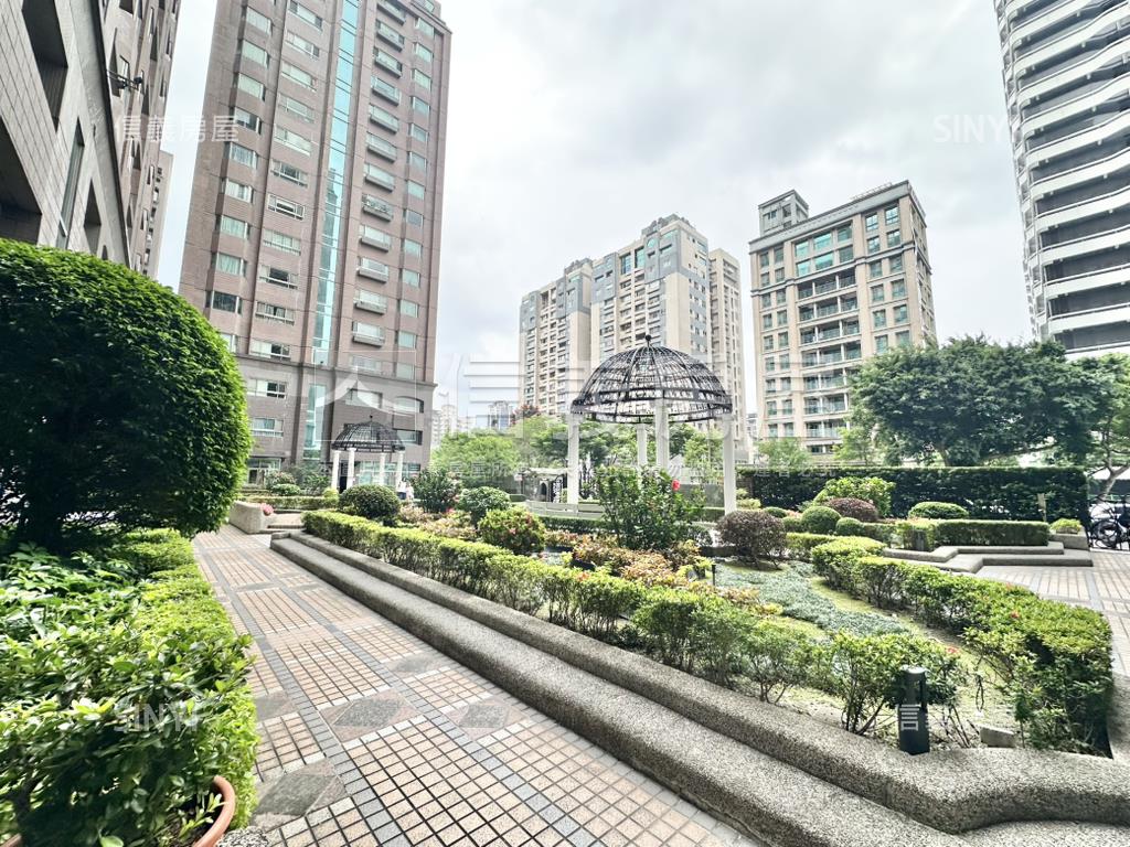 【奧林匹克】一樓附車位房屋室內格局與周邊環境