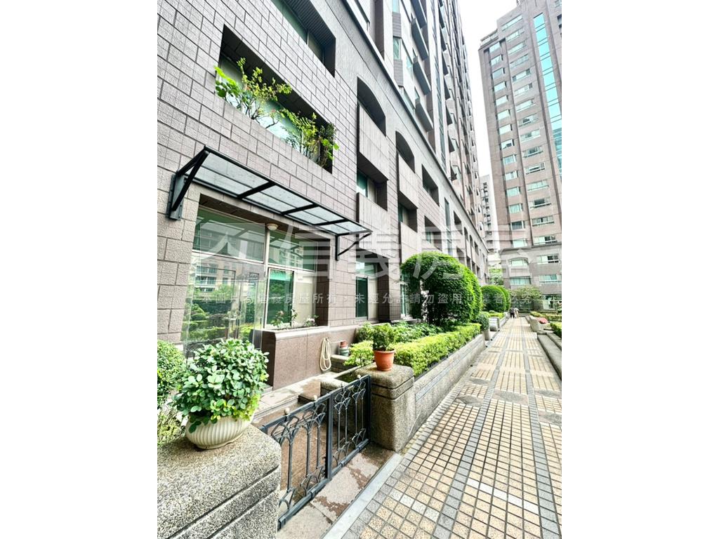 【奧林匹克】一樓附車位房屋室內格局與周邊環境