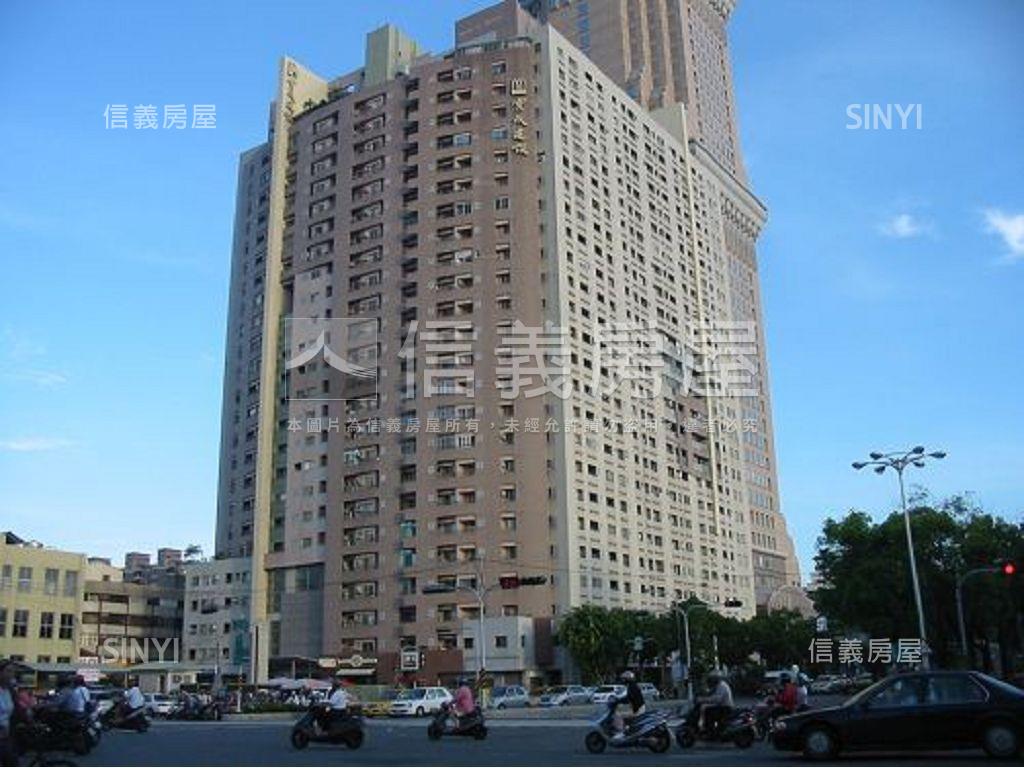 高醫捷運宅高樓層３房車位房屋室內格局與周邊環境