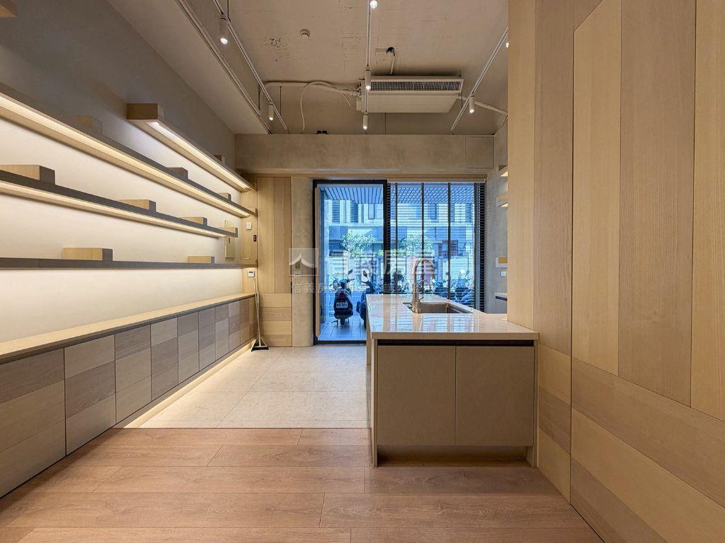 黎明春秋精裝店面房屋室內格局與周邊環境