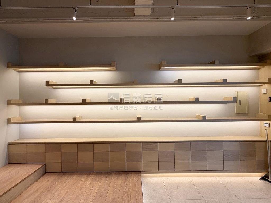 黎明春秋精裝店面房屋室內格局與周邊環境