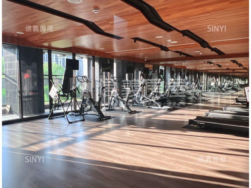 中路˙權視界邊間兩房車位房屋室內格局與周邊環境