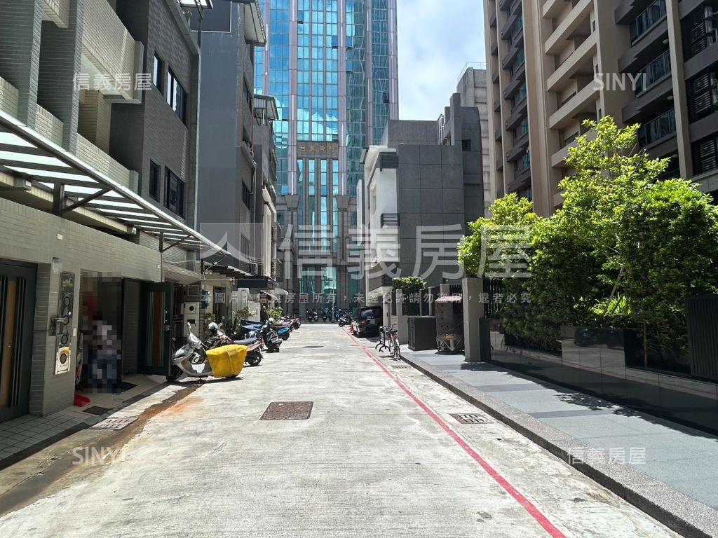 亞灣面寬未住好停車透天房屋室內格局與周邊環境