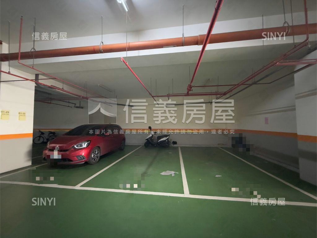 左營世運三房平車成家首選房屋室內格局與周邊環境