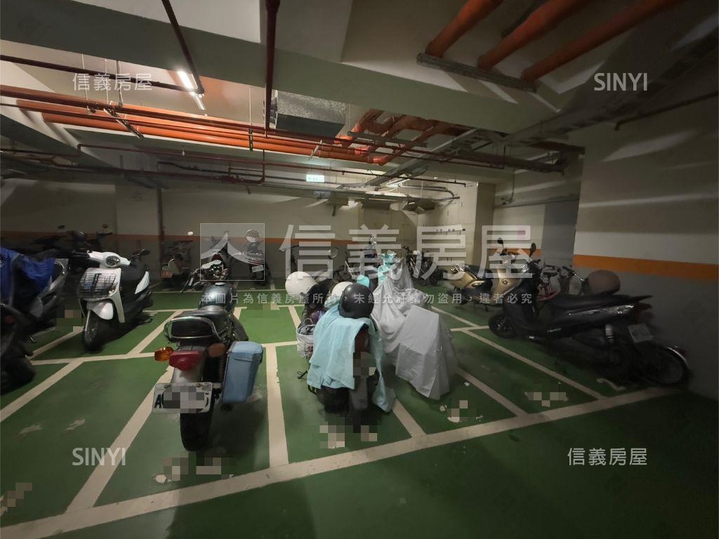 左營世運三房平車成家首選房屋室內格局與周邊環境