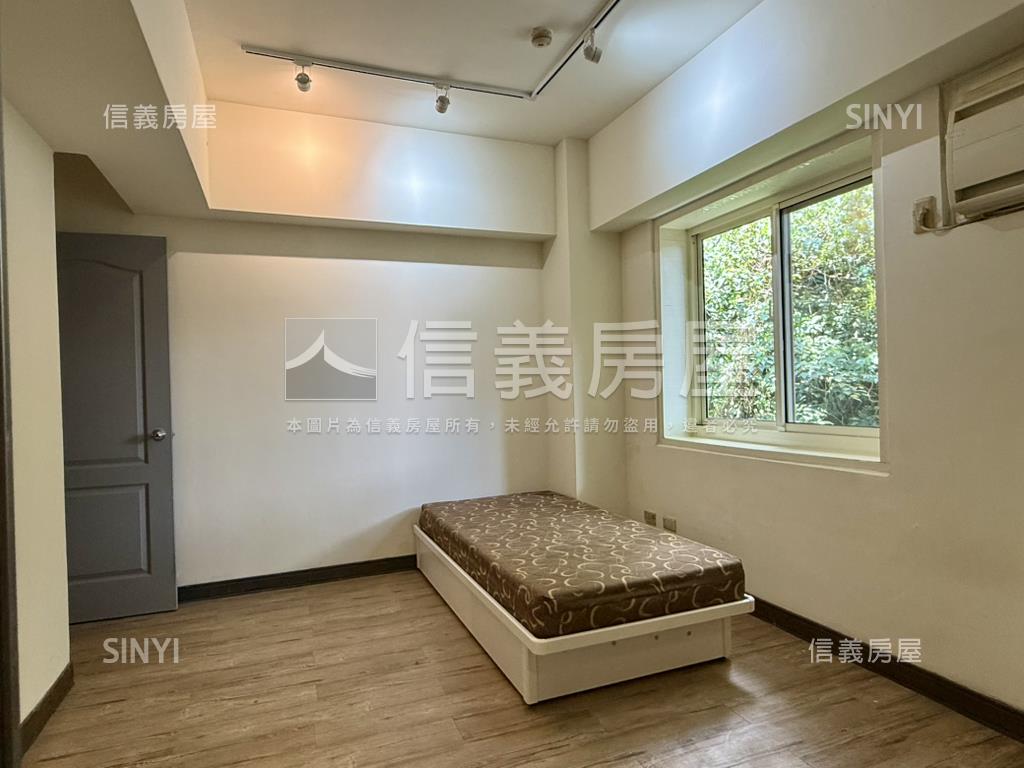 碧潭綠景電梯三房車位房屋室內格局與周邊環境
