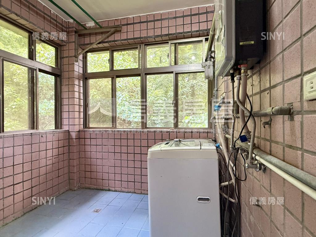 碧潭綠景電梯三房車位房屋室內格局與周邊環境