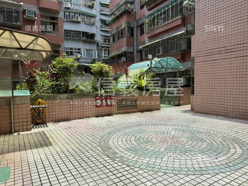 碧潭綠景電梯三房車位房屋室內格局與周邊環境